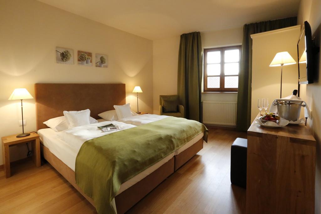 Hotel Weinkastell Zum Weissen Ross à Kallstadt Chambre photo