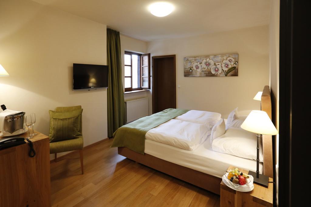 Hotel Weinkastell Zum Weissen Ross à Kallstadt Chambre photo