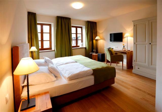 Hotel Weinkastell Zum Weissen Ross à Kallstadt Extérieur photo