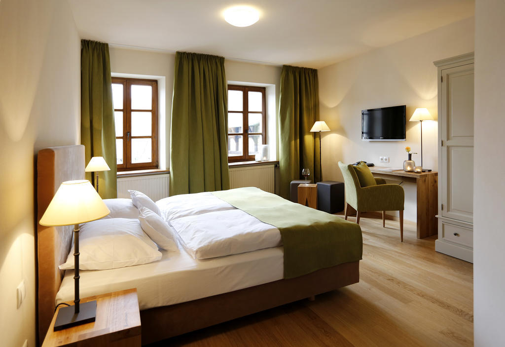 Hotel Weinkastell Zum Weissen Ross à Kallstadt Chambre photo